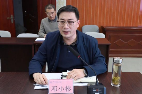 德州市第七人民医院党委委员邓小彬主持会议