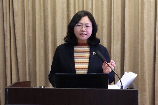 德州市第七人民医院党委副书记、院长庄霞授课