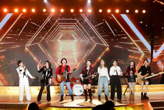 开场歌曲《永远 青春》