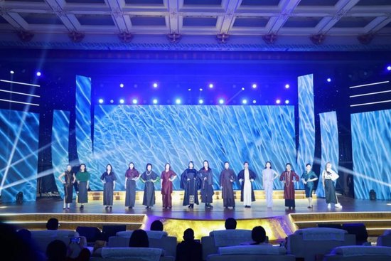 节目《服装秀》