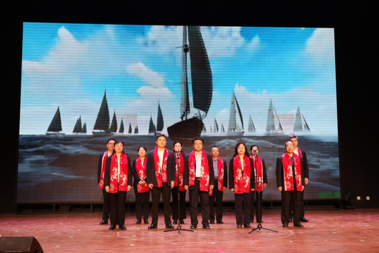 医院与血站领导班子合唱《众人划桨开大船》