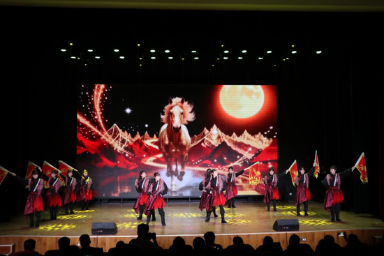 开场舞《万马奔腾》