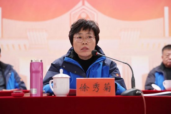 ▲集团党委书记、董事长徐秀菊讲话