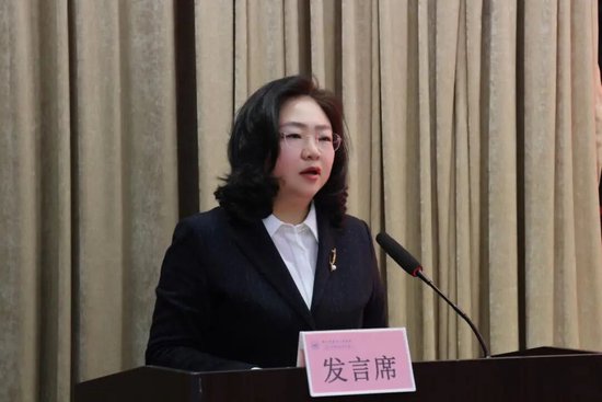 德州市第七人民医院党委副书记、院长庄霞主持会议