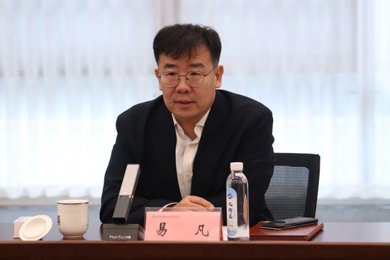 △山东大学党委常委、副校长，山东大学齐鲁医学院院长易凡出席会议并讲话