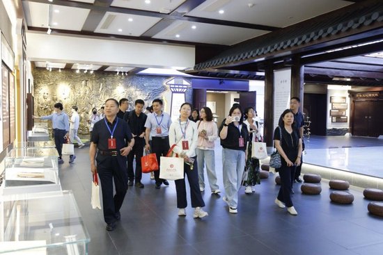 与会人员参观稷下文化体验馆
