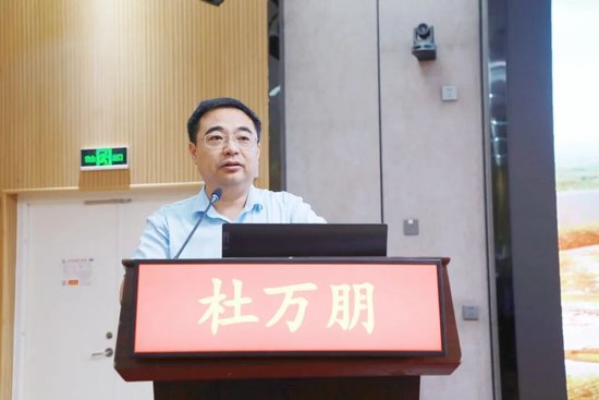 ▲院党委委员、医务科主任杜万朋传达部署医疗质量工作