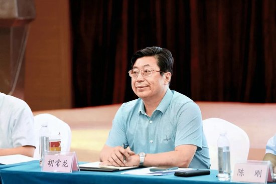 胡常龙辩护了大量重大、疑难、复杂刑事案件，实现了法学理论研究与刑事司法实践的深度融合