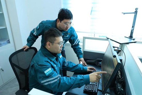 上合园区供电所张琛等人围绕指标看板晾晒情况进行业务提升研讨
