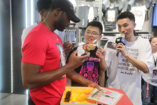 与粉丝互动游戏后