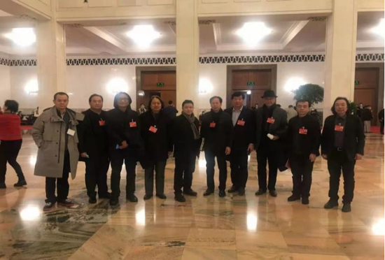 ▲院长刘明波教授参加中国文学艺术界联合会第十一次全国代表大会