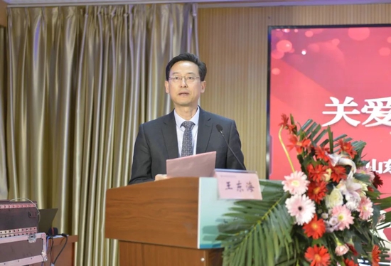△党委委员、执行院长王东海宣读“最美抗疫天使”获评名单