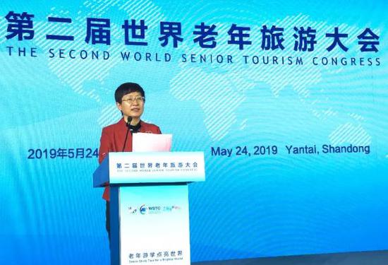 山東省人大常委會副主任王隋蓮致辭