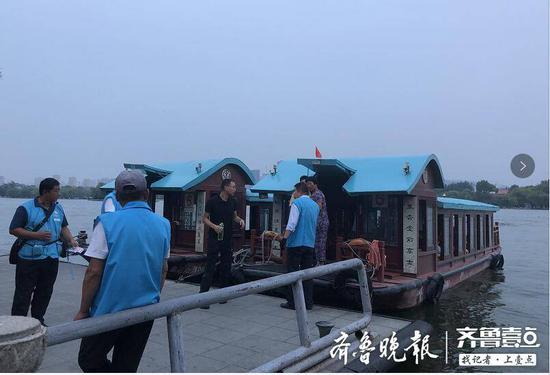 大明湖游船已經靠岸停運