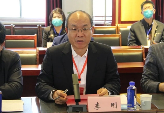 专家组组长山东中医药大学附属医院副院长李刚主持并宣布评审工作启动