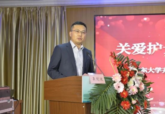 △党委委员、副院长吴剑波宣读“比学赶超,争当能手”获奖名单