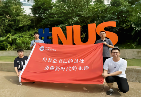 ▲实践队沿着总书记的足迹在新加坡调研