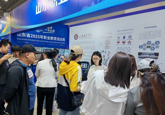 参加山东省暨济南市职业教育活动周启动仪式和展示活动