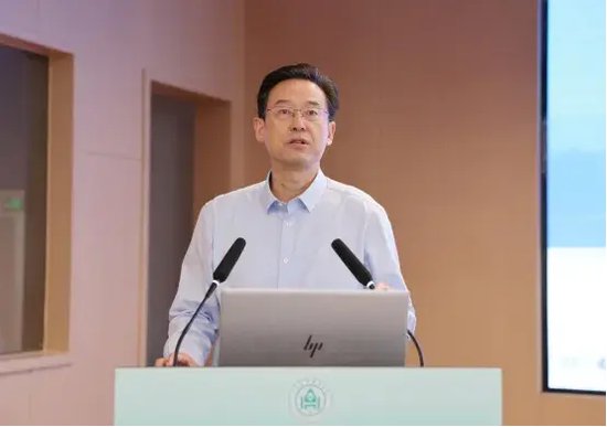 △王东海介绍了国家区域医疗中心项目基本情况
