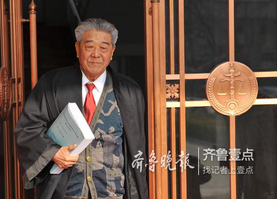 孔祥榮心里有桿公平公正的秤,他對自己經手的每個案件力求做到問心無愧。