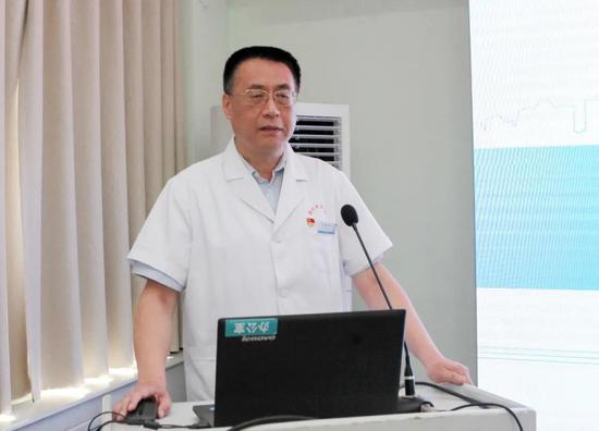 段立新院长进行工作汇报