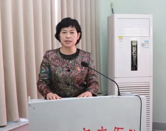 工会主席张俊双作报告