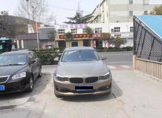 經過物價部門鑒定,車主徐某的損失在兩萬元左右。