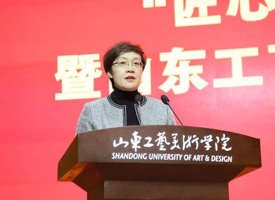 党委书记王晓娟主持大会