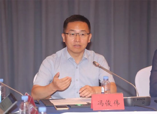 山东大学法学院副院长冯俊伟做点评发言