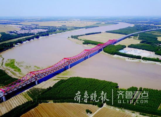 济南长清黄河公路大桥航拍图。