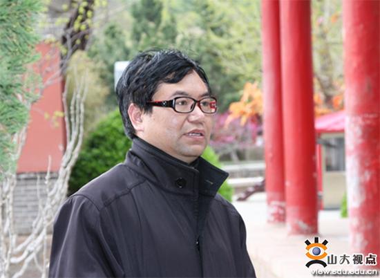 威海校区文化传播学院院长张红军