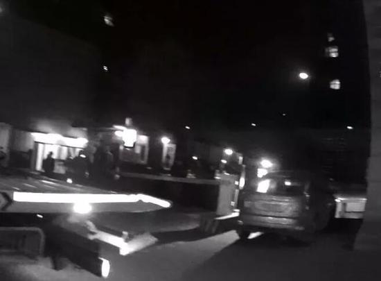 車輛堵住了入口