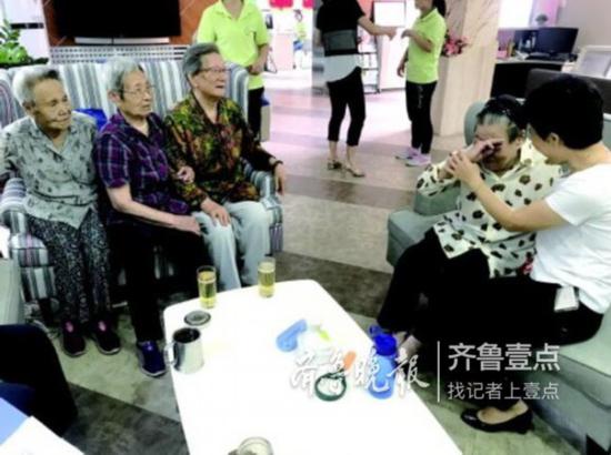 獨居老人頭暈目眩,社區助老員急送醫