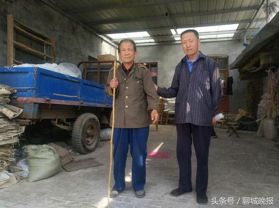 袁合明是故事的主人公之一,不幸的遭遇自小就伴隨著他。