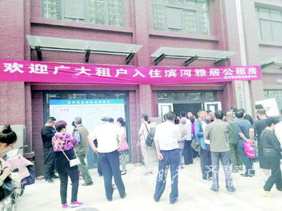 濱河雅居公租房入住儀式。(資料片)
