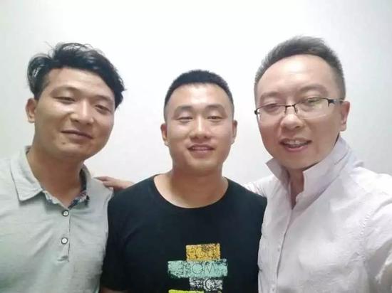 ▲張銀昌(左)高禮江(中)劉京偉(右)三人接力救援。