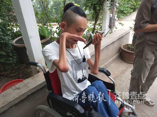 坚强乐观打动爱心妈妈