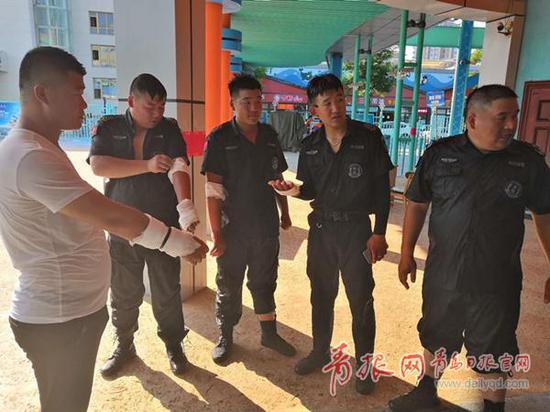 救助母女的安保隊員