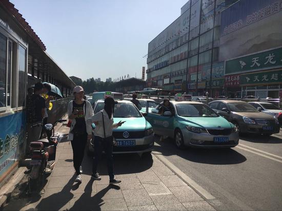3.文明礼让行车行动。