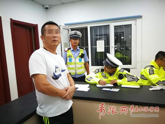 杨某将面临驾驶证记1074分，并处36400元的罚款。