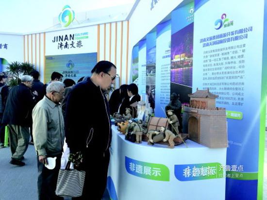 在11日的文博會現場,濟南文旅集團展臺吸引了眾多市民游客。