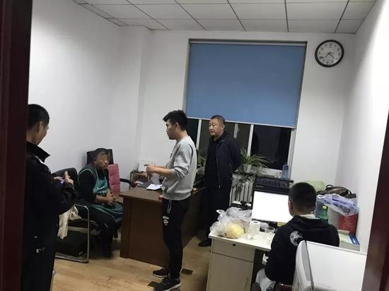 王某撞人后未及時施救
