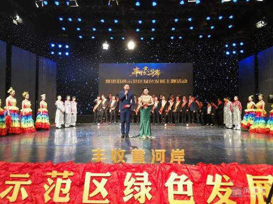 “十佳”表彰典礼现场