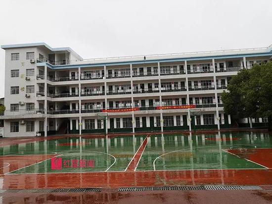 育紅小學(xué)。