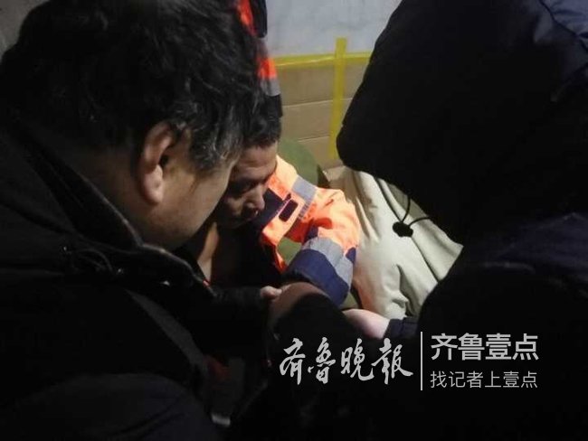 岸上救治遇險船員