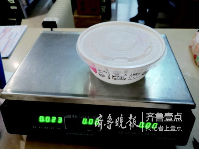 紫燕百味雞的包裝盒重23克。