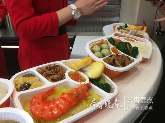 15元的有丸子、千頁豆腐、榨菜肉絲;89元的有大蝦、牛肉、帶魚、西蘭花等。