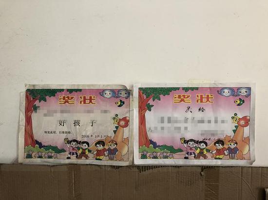 馬冉貼在家里的獎狀