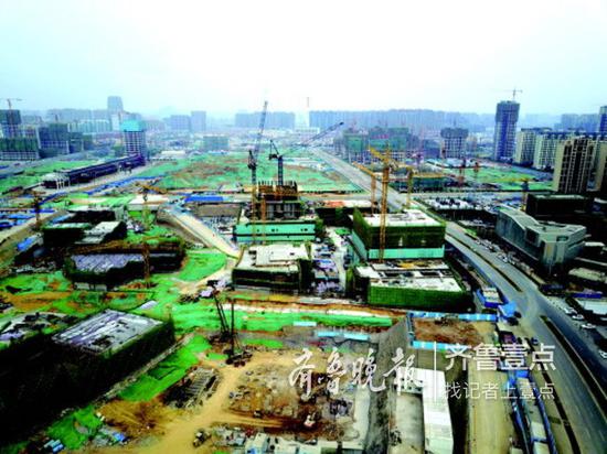 濟南中央商務區正在如火如荼地加快建設。 齊魯晚報齊魯壹點記者 周青先 攝