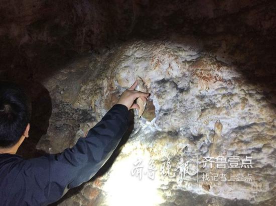 6日中午,沂水县物价局工作人员和警方再次来到钟乳石破坏现场取证。